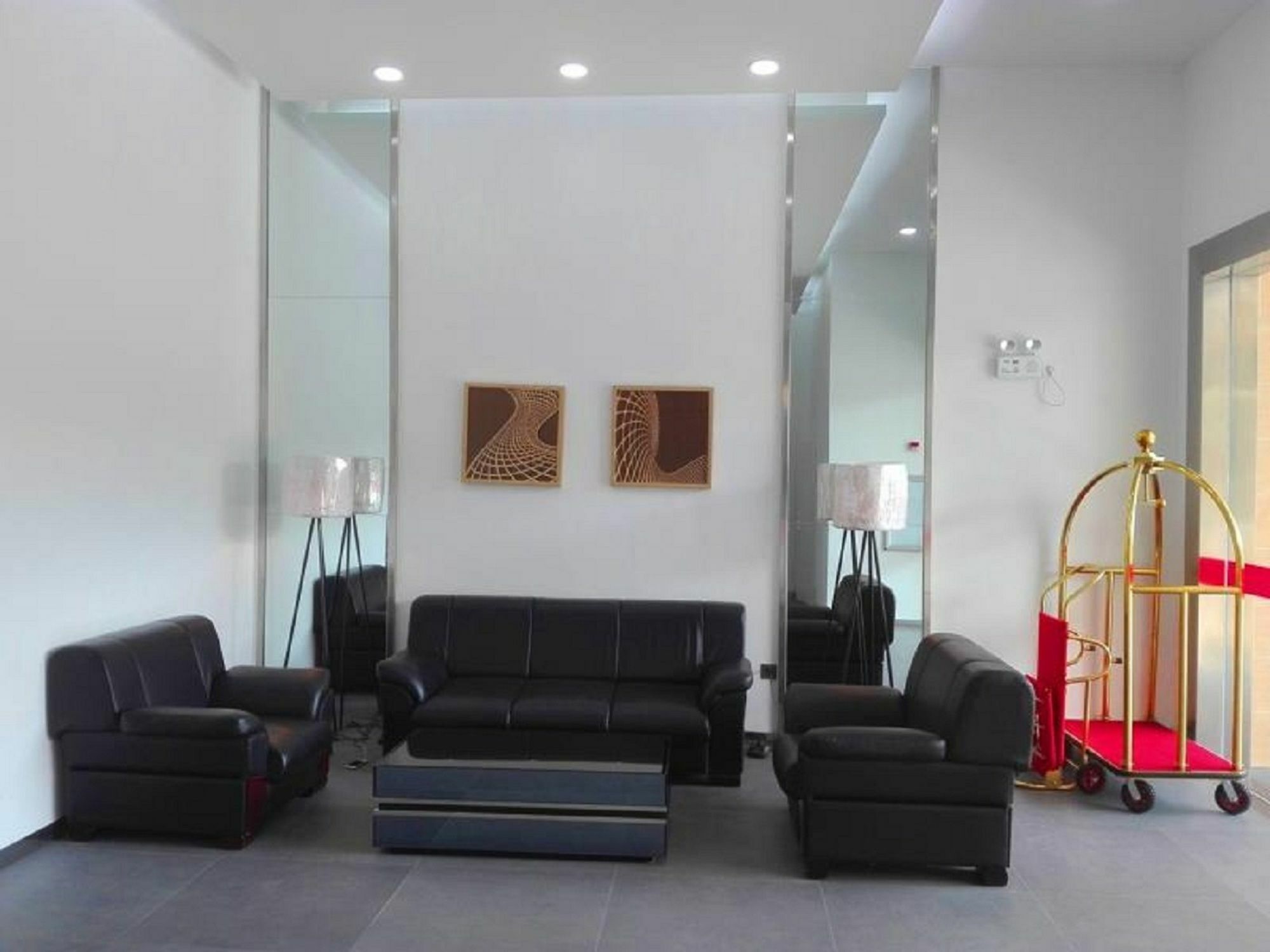 Eastland Hotel & Apartment Phnom Penh Extérieur photo