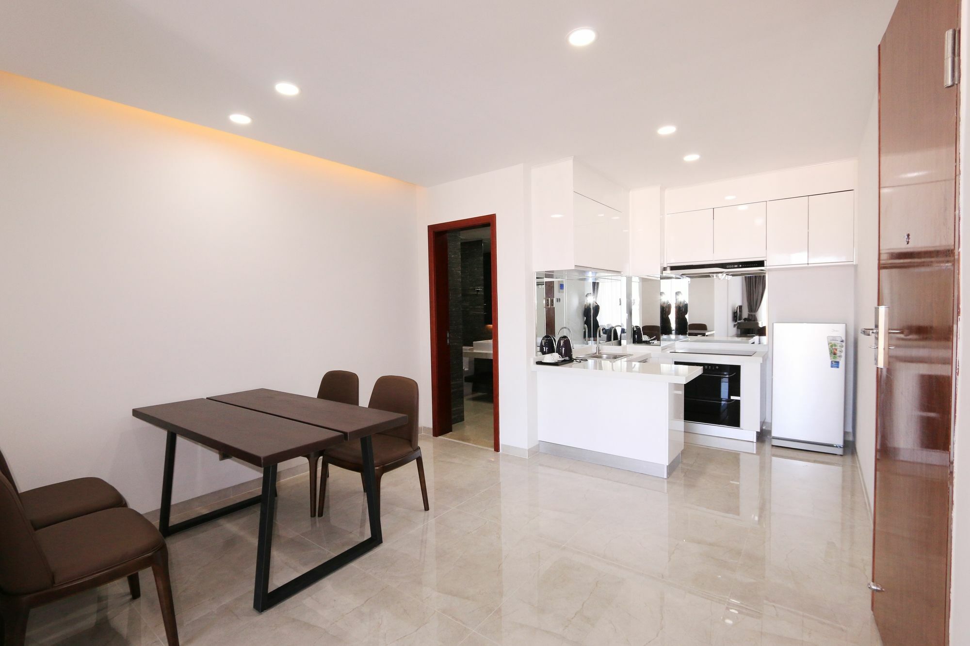 Eastland Hotel & Apartment Phnom Penh Extérieur photo
