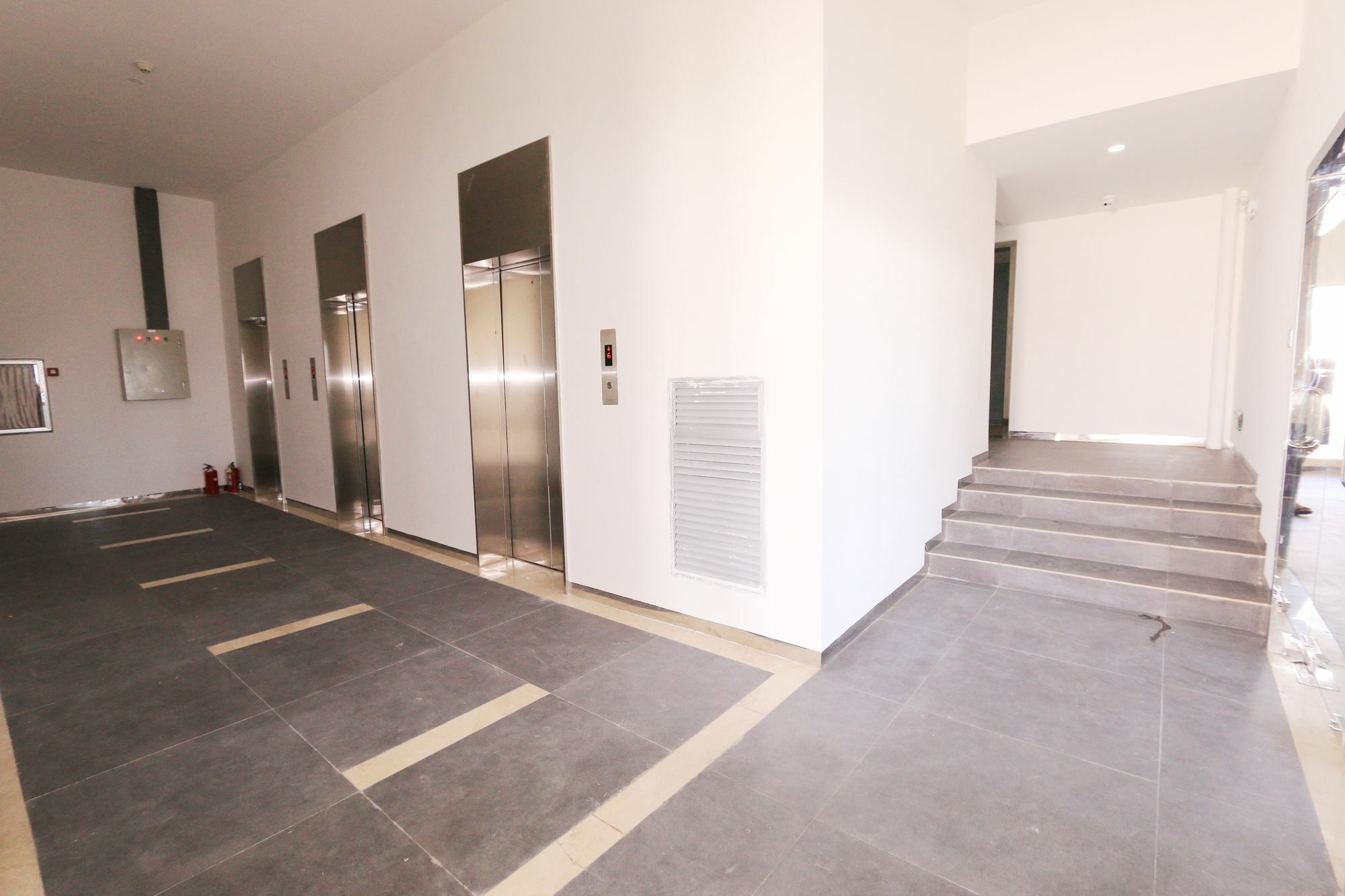 Eastland Hotel & Apartment Phnom Penh Extérieur photo