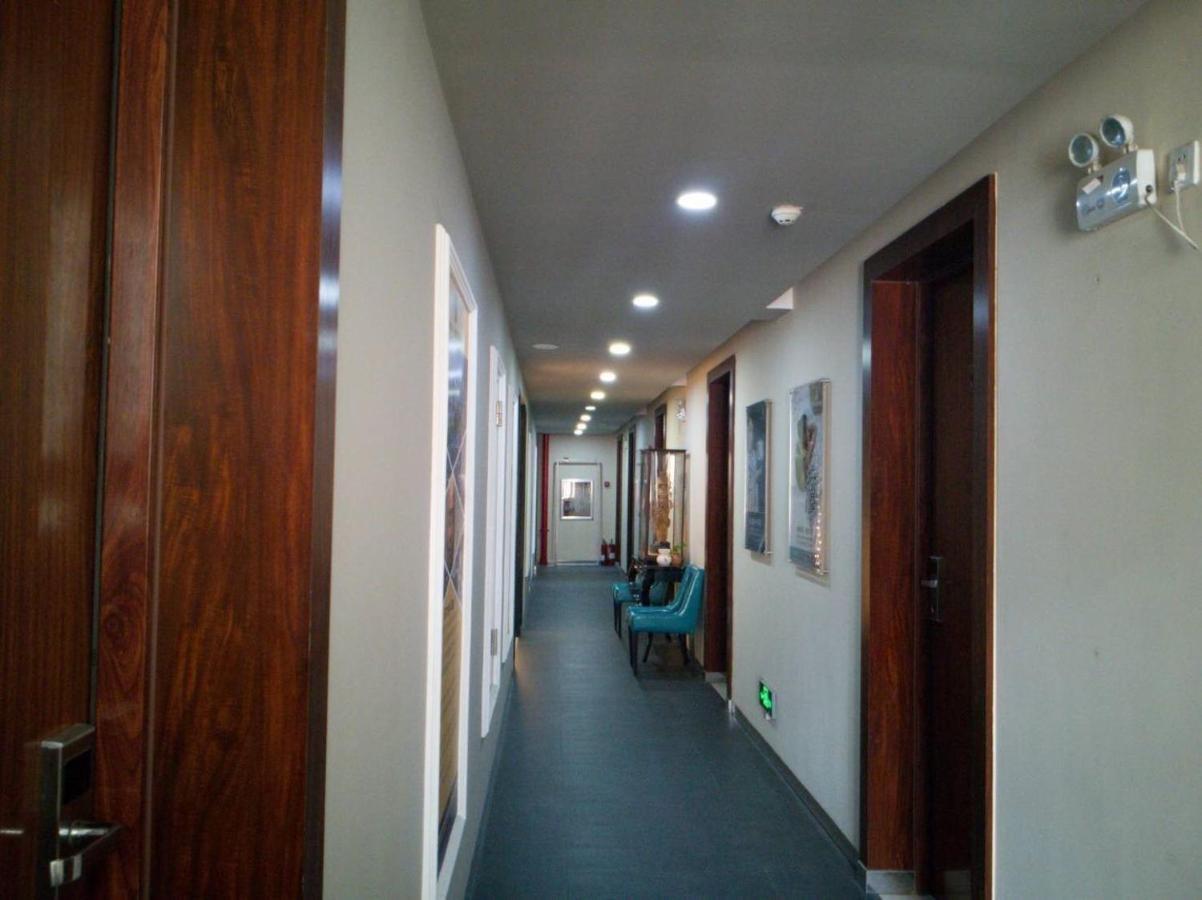Eastland Hotel & Apartment Phnom Penh Extérieur photo